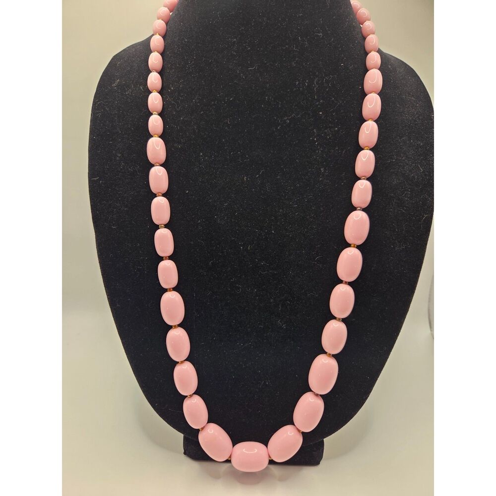1818. Vintage Pale Pink Graduated Beaded Necklace